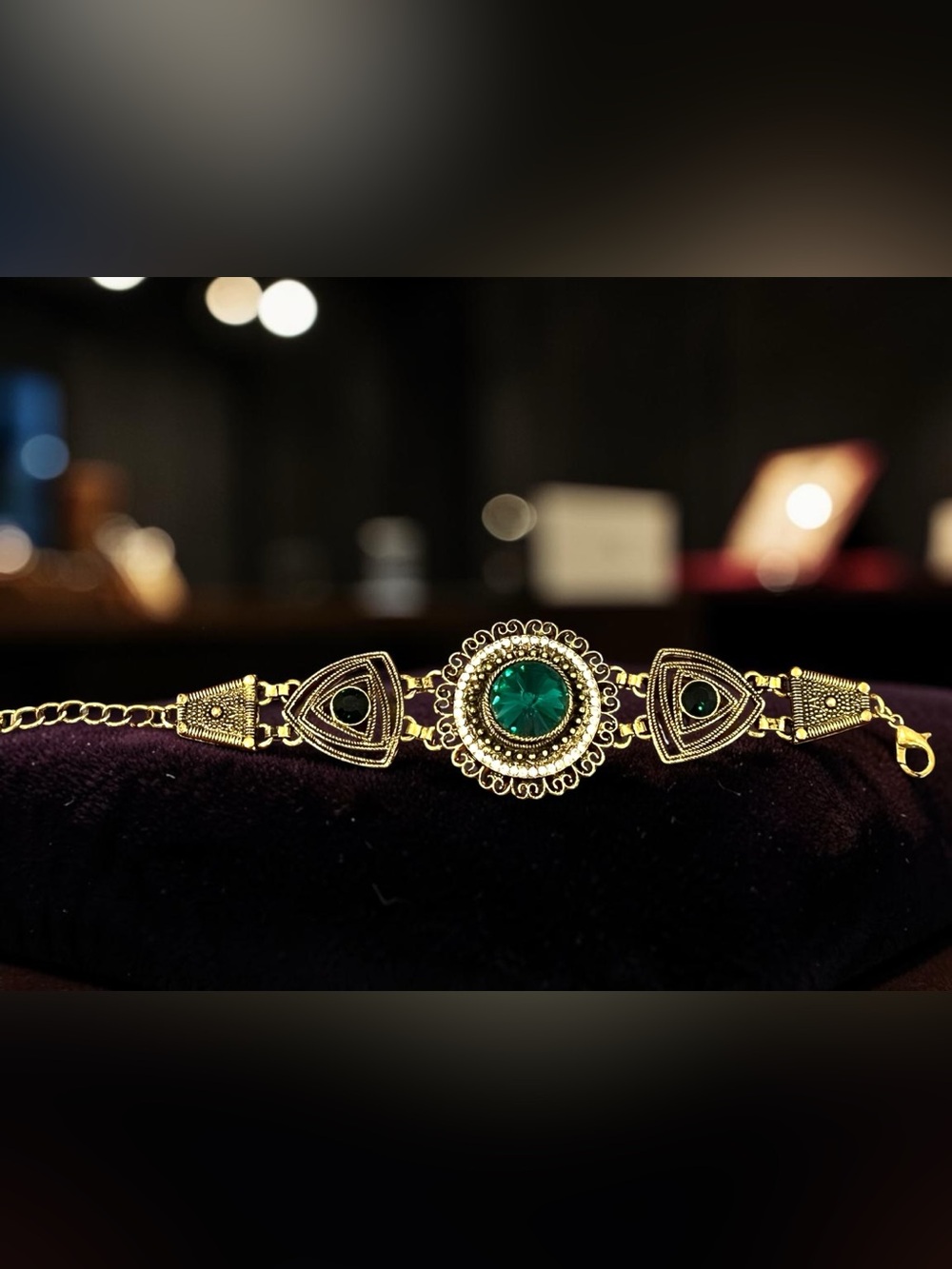 Vintage Style Emerald Green Crystal Bracelet￼Gold Tone Filigree Boho Adjustable